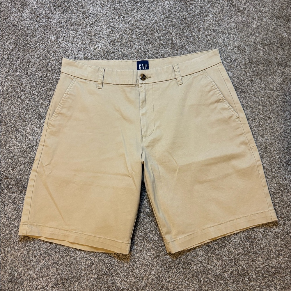 Gap Men's Flat Front Short Basic Regular Fit
